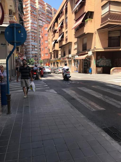 Apartamento Aitana.Esta A 2 Km De La Playa Andando Alicante Exterior foto